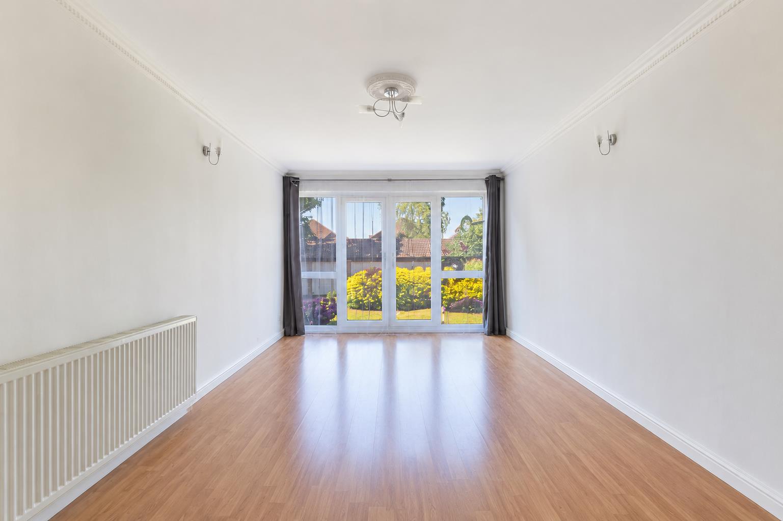 2 bed property in Eaton Road, Sutton